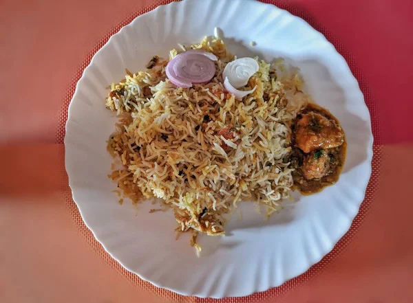 Chicken Biryani Traditional Vegetables Sauce Rice Cafe Indian Cuisine Restaurant — Stock Photo, Image