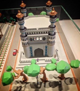 Hyderabad, Hindistan - Mayıs 05, 2021: İkonlama binası Charminar, Hindistan 'ın en ünlü turist aşk yapıları arasında yer almaktadır..