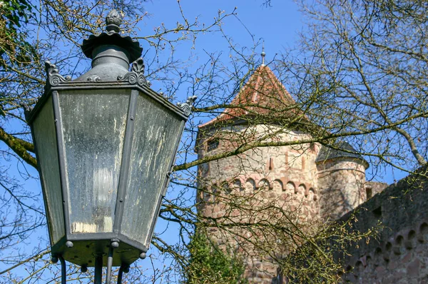 Історична Вулична Лампа Частинами Старого Фортифікаційного Міста Стінами Вежею Хіршхорні — стокове фото