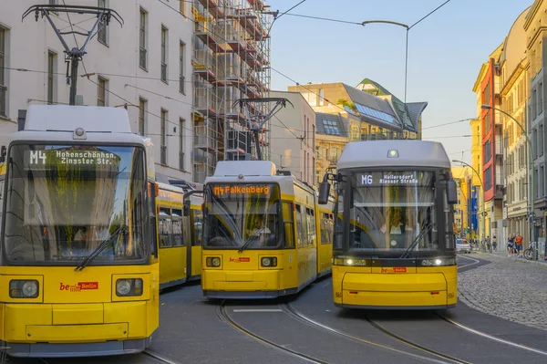 Berlín Alemania Junio 2019 Dos Tranvías Están Esperando Despliegue Una — Foto de Stock