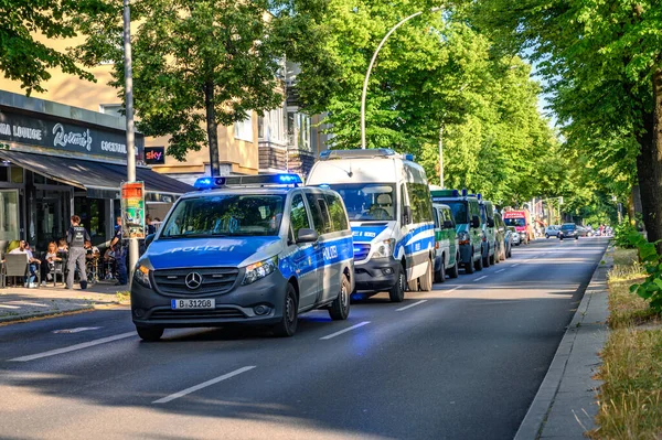 Berlin Németország 2019 Június Berlini Rendőrség Működése Több Mentőautóval Vízipipa — Stock Fotó