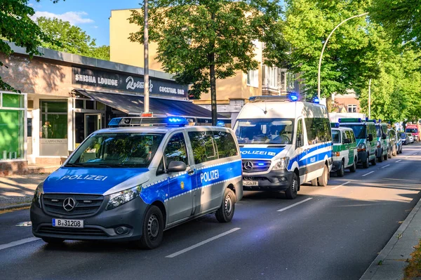 Berlin Németország 2019 Június Berlini Rendőrség Működése Több Mentőautóval Vízipipa — Stock Fotó