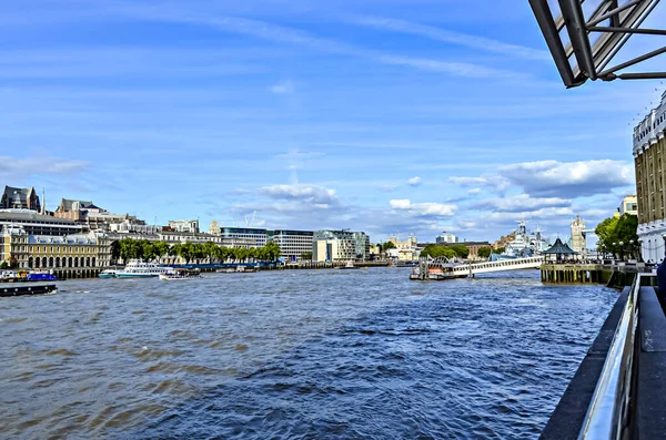 Londres Gran Bretaña Agosto 2015 Río Támesis Con Paisaje Urbano — Foto de Stock