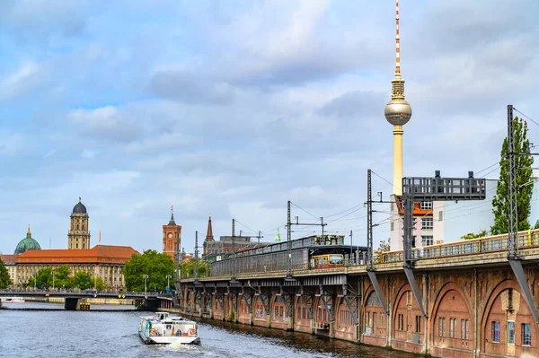 Berlim Alemanha Setembro 2019 Arcadas Ferroviárias Rio Spree Centro Berlim — Fotografia de Stock