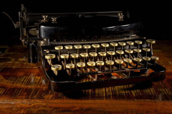 Berlin Deutschland Oktober 2019 Detail Einer Historischen Staubigen Tragbaren Schreibmaschine — Stockfoto