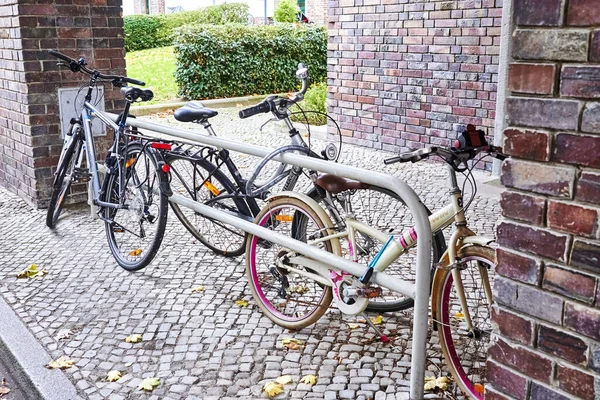 Berlín Alemania Noviembre 2020 Bicicletas Estacionadas Día Otoño Berlín Alemania — Foto de Stock