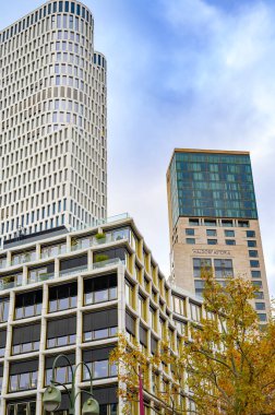 Berlin, Almanya - 22 Kasım 2019: Berlin Bulvarı yakınlarındaki yeni gökdelenlere bakın.