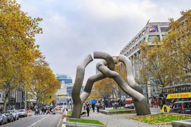 Berlin, Almanya - 22 Kasım 2019: Meşgul Berlin Bulvarı Tauentzien.