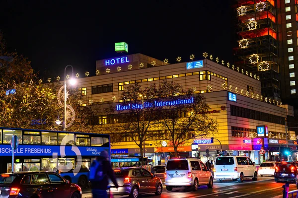Berlín Německo Prosince 2019 Noční Pouliční Scéna Nákupní Ulici Berlíně — Stock fotografie