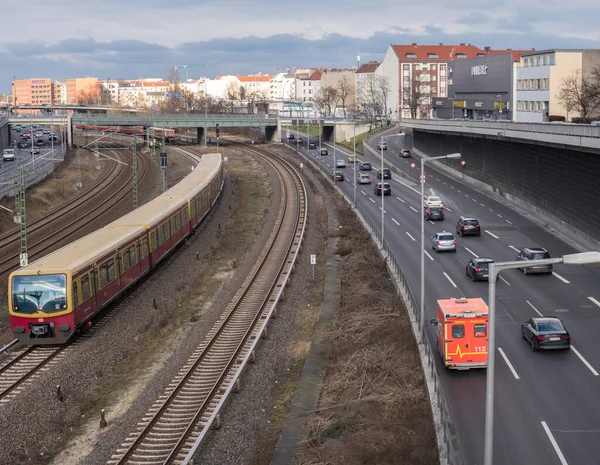 Líneas Carreteras Ferrocarriles Que Pasan Por Debajo Puentes Frente Bloques — Foto de Stock