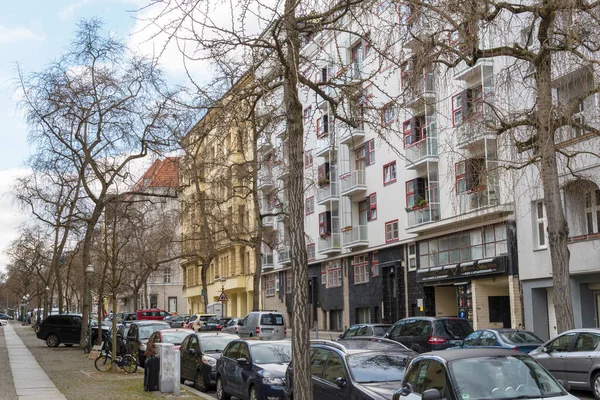 Pohled Berlínské Ulici Moderní Historické Činžovní Domy Barevnými Fasádami Berlín — Stock fotografie