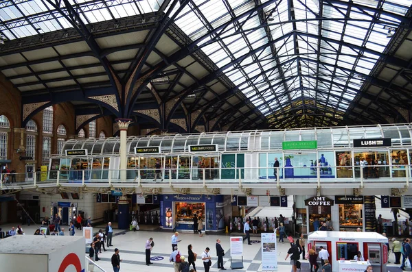 Activities Liverpool Station Shops Travelers London 2015 — Stock Photo, Image