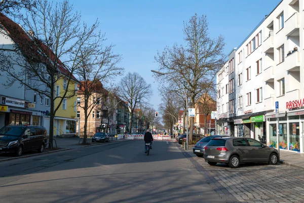 Berlin März 2018 Von Bäumen Gesäumte Ländliche Einkaufsstraße Berlin Lichtenrade — Stockfoto