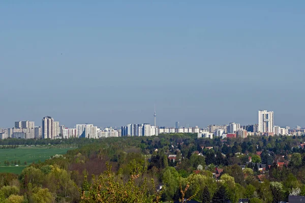 Widok Wzgórza Berlinie Nad Dzielnicą Mieszkalną Drapacze Chmur Gropiusstadt Kierunku — Zdjęcie stockowe