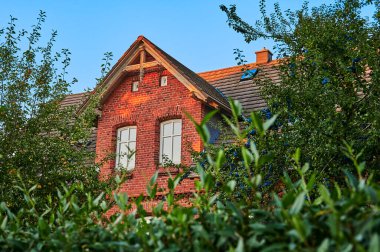 Greifswald, Almanya - 31 Ağustos 2020: Wieck ilçesindeki Greifswald şehrinin tipik izlenimleri.