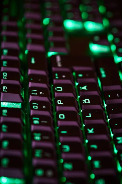 Vista Partes Teclado Ordenador Iluminado Oscuridad — Foto de Stock