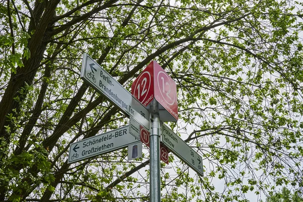 Berlim Alemanha Maio 2021 Sinal Informação Para Ciclistas Trilha Muro — Fotografia de Stock