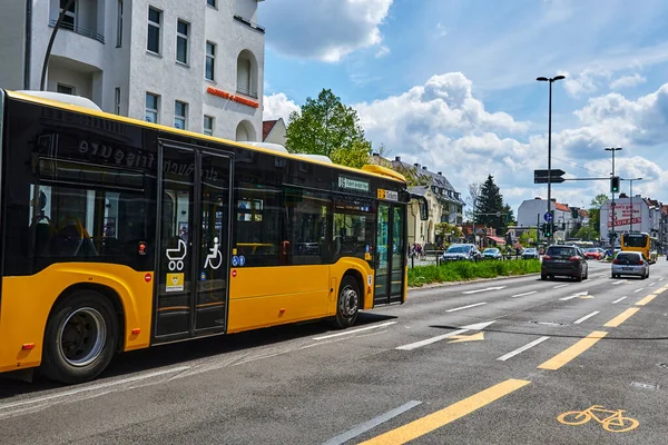 Berlin Niemcy Maja 2021 Scena Uliczna Czasowo Malowaną Ścieżką Rowerową — Zdjęcie stockowe