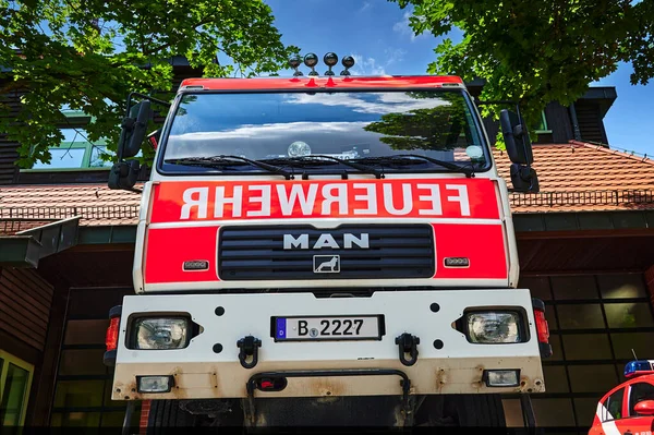 ベルリン ドイツ 2021年6月26日 ベルリンボランティア消防隊の消防署の前で消防車を見る — ストック写真