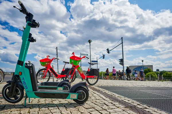 Berlín Alemania Julio 2021 Scooter Con Transmisión Eléctrica Alquiler Berlín — Foto de Stock