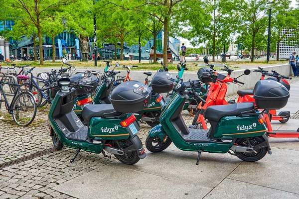 Berlín Alemania Julio 2021 Alquila Ciclomotor Eléctrico Berlín — Foto de Stock