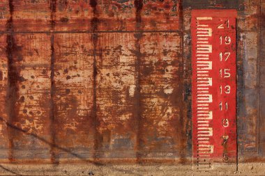 Su seviyesi Ölçüm ölçeği üzerinde metal bir parça