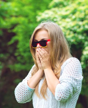 Almanya futbol fan komik güneş gözlüğü ile