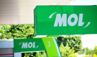 Galati, Romanya - 28 Haziran 2016. Mol gaz istasyonu. Mol (Macar petrol ve gaz genel Limited Şirketi) Macaristan entegre bir petrol ve gaz grup grubudur