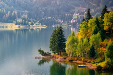 Nehir havza sistemi Colibita Gölü - Bistrita Ardeleana Nehri Bistrita Nasaud ilçesinin doğu kesiminde yer almaktadır.