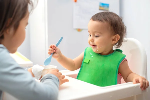 Older Sister Feeding Her Younger Sister Having Fun — Stock Photo, Image