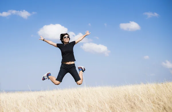 Salto de mujer feliz — Foto de Stock