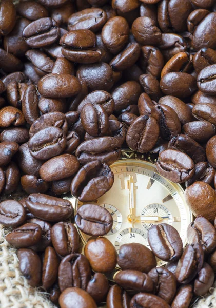 Primer plano ver en los lotes de granos de café naturales — Foto de Stock