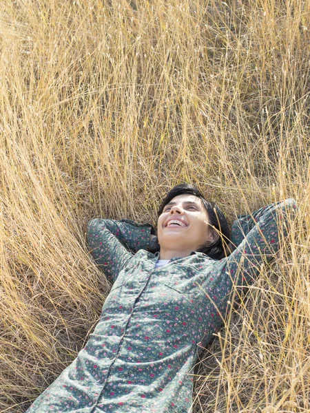 Beautiful Young woman lying on hay — Stock Photo, Image