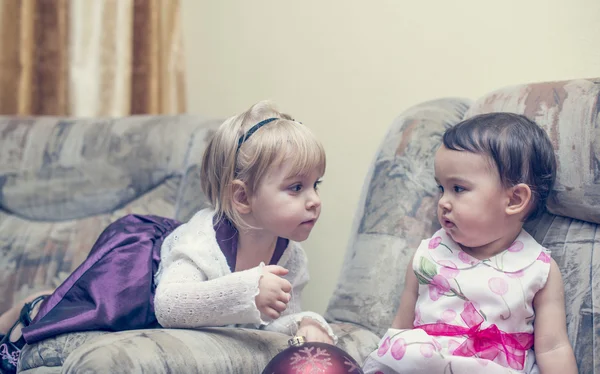 Two little girls chatting — Stock Photo, Image