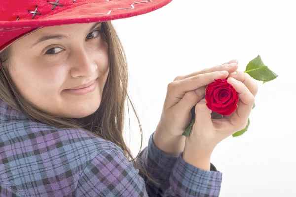 Jovem segurando um coração vermelho — Fotografia de Stock