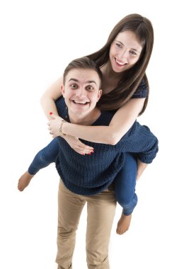 Sırtıma izole üzerinde beyaz arka plan birlikte oynayan genç mutlu çift