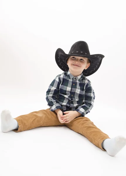 Pequeno cowboy com chapéu preto isolado — Fotografia de Stock