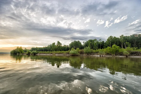 Galati, Romanya Tuna nehri üzerinden günbatımı — Stok fotoğraf