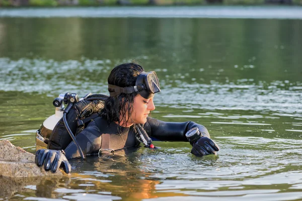 Beautiful woman diver — Stock Photo, Image