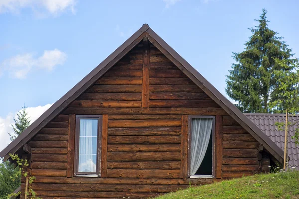 Туристический дом в горах — стоковое фото