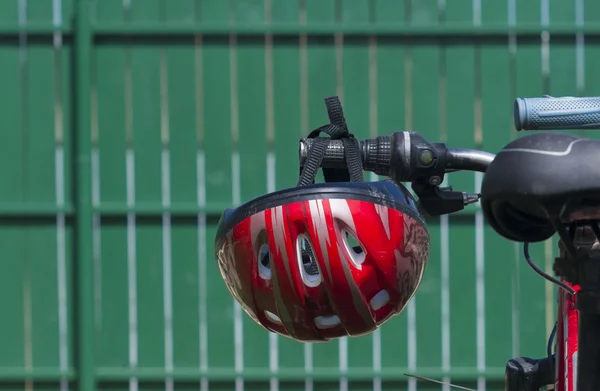 Casco de bicicleta en un ATV —  Fotos de Stock