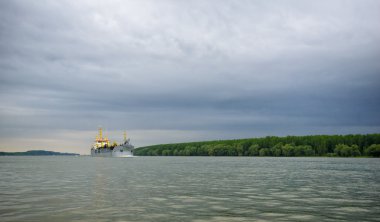 Tuna Nehri Galati yakınındaki büyük gemiye