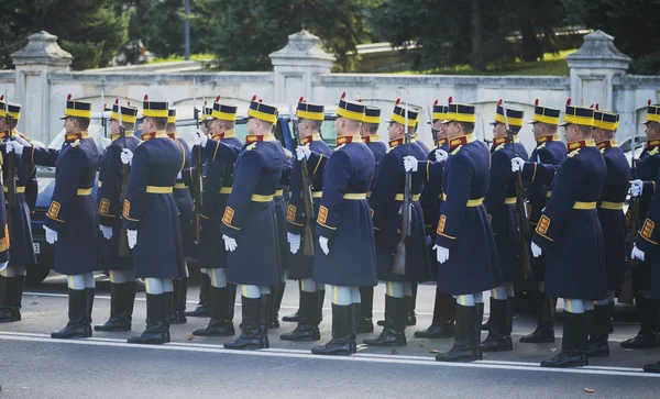 БУХАРЕШТ, РУМЫНИЯ, DEC. 1: Милитаризм в Национальный день Румынии. 1 декабря 2015 года — стоковое фото
