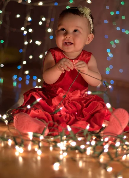 LED ışıkları ile oynayan bebek