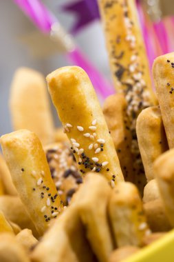 Susamlı ekmek çubukları. Seçici odak