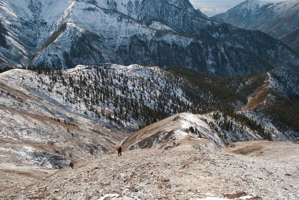 Bergsteiger in den Bergen — Stockfoto