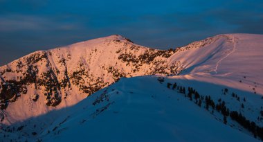 Bahar güneş ışınlarının en yüksek Cherskogo ışıklı