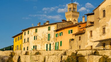 Santa Sofia, İtalya 'nın Forl-Cesena eyaletinin Emilia-Romagna bölgesinde yer alan küçük ama çok renkli ve dost canlısı bir kasabadır..