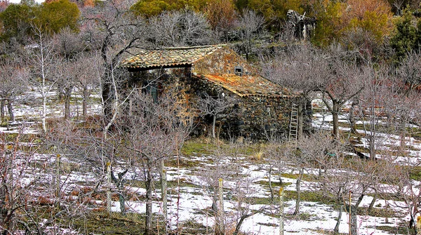 Etna bir kır evi kalıntıları — Stok fotoğraf
