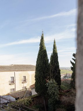 İspanya 'nın Caceres şehrinde bulunan bir Arap evinin fotoğrafı. Bu ev İspanya 'nın bu bölgesinin tipik ortaçağ dekorasyonunu görebileceğiniz bir müze olarak kullanılıyor..
